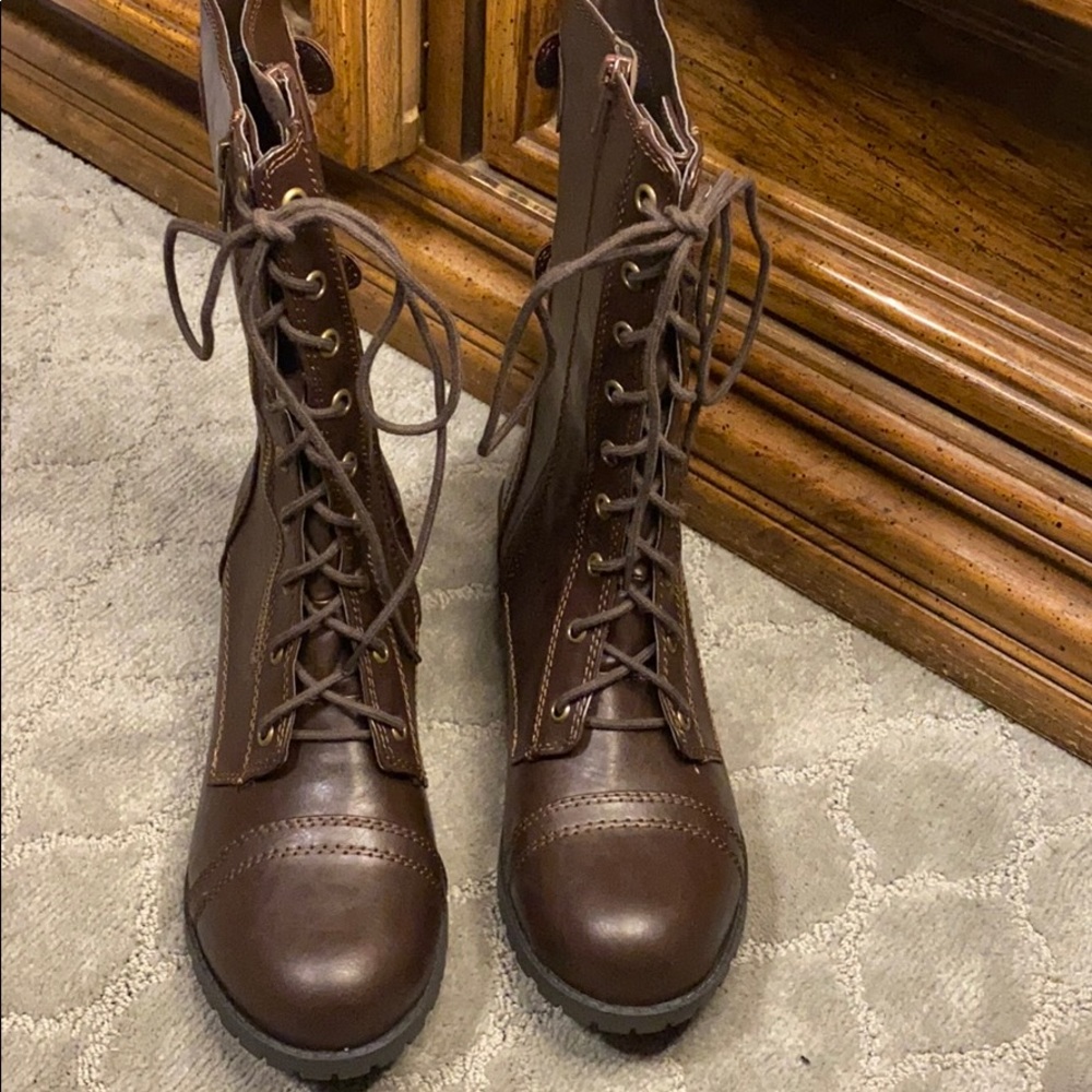 These are brown UNR8ED boots, Never been worn.